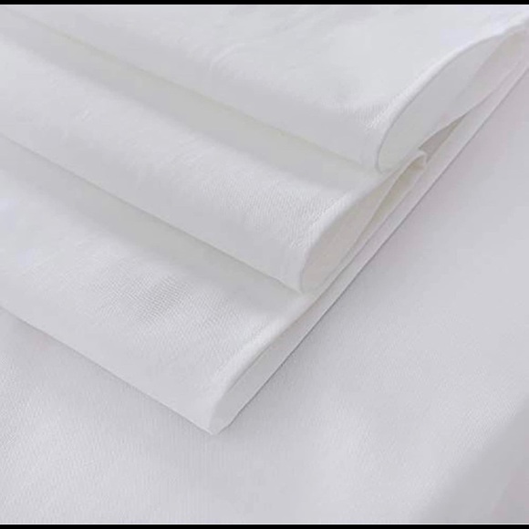 New White table cloth - Picture 3 of 5